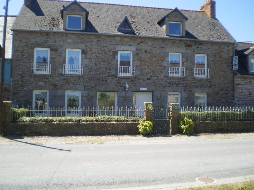 Gite Le Lac Cherrueix Esterno foto